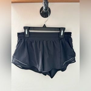 Lululemon hotty Hot low rise 4” Shorts